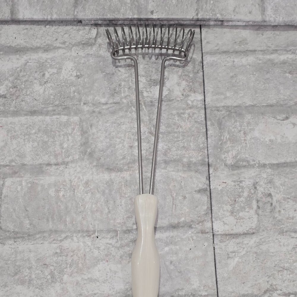 CUTCO Wire Whisk Egg Beater Whip Pearl White‎ Classic Handle 12.5"